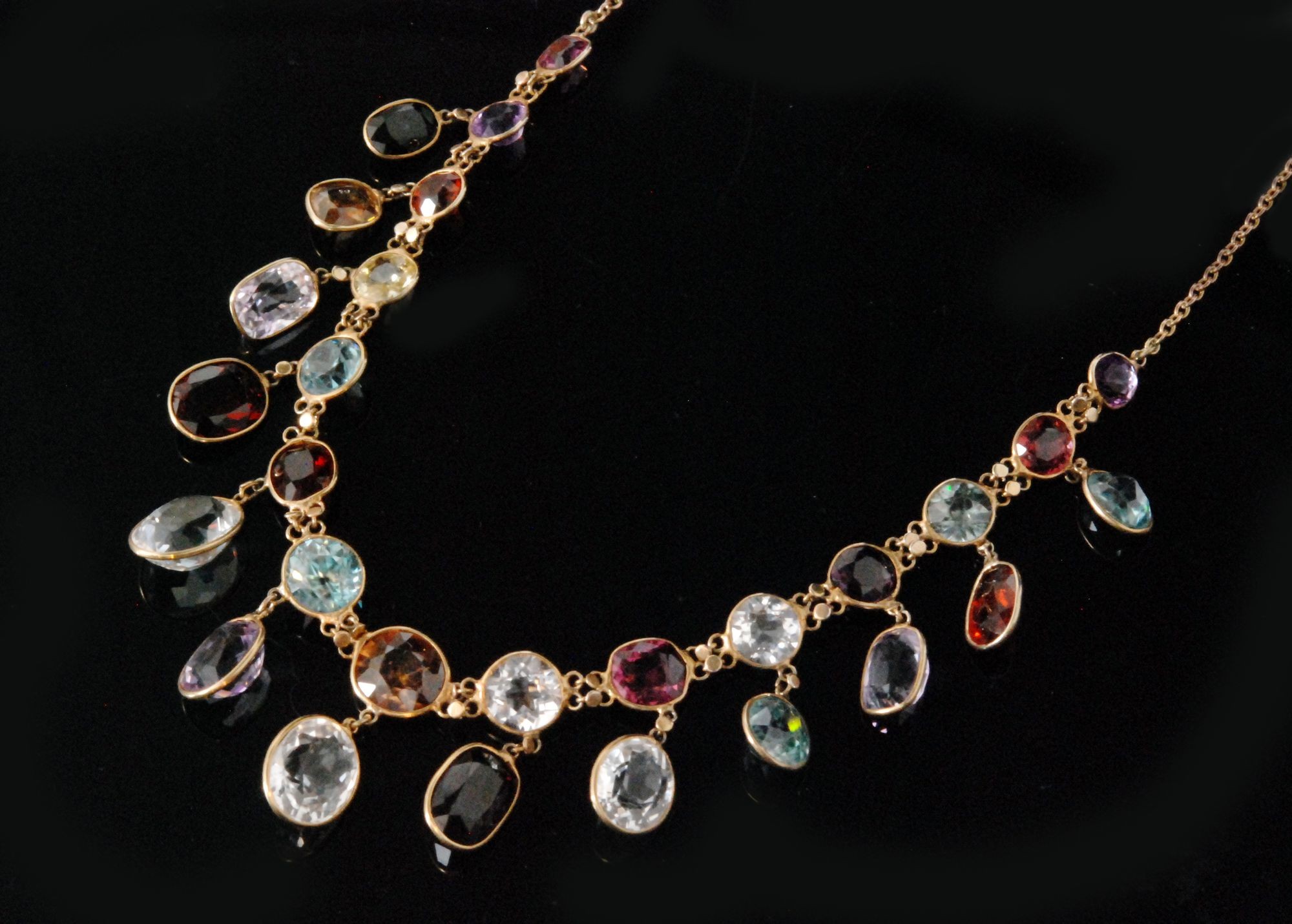 A multi-coloured gem stone ... | Fieldings Auctioneers