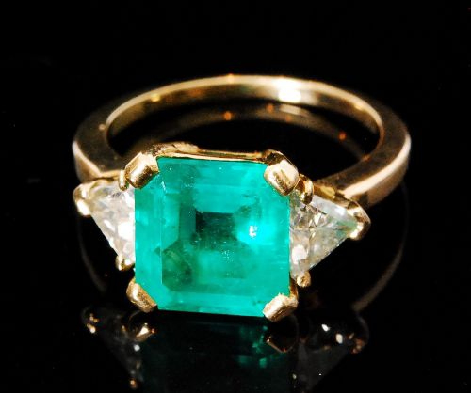 A 18ct emerald and diamond ... | Fieldings Auctioneers